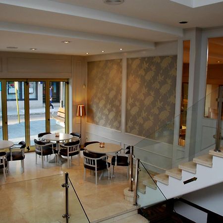 Hotel Serantes Эль-Грове Ресторан фото