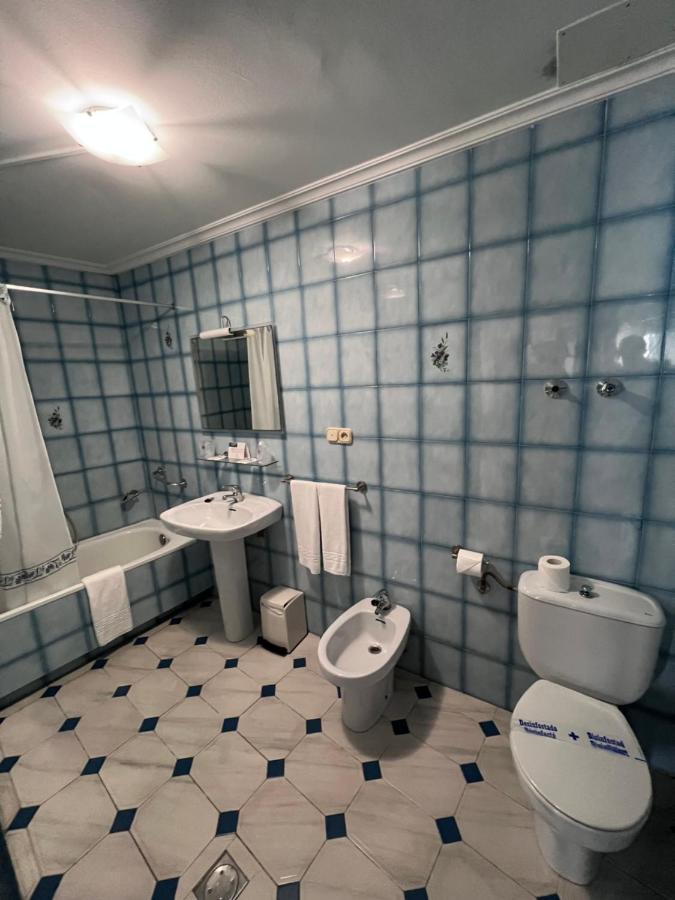 Hotel Serantes Эль-Грове Экстерьер фото