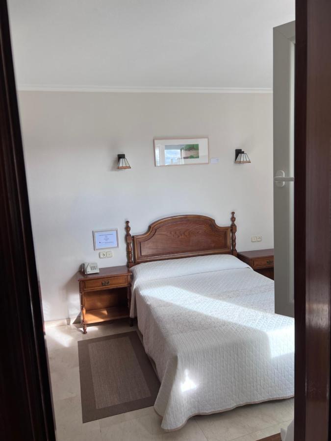 Hotel Serantes Эль-Грове Экстерьер фото