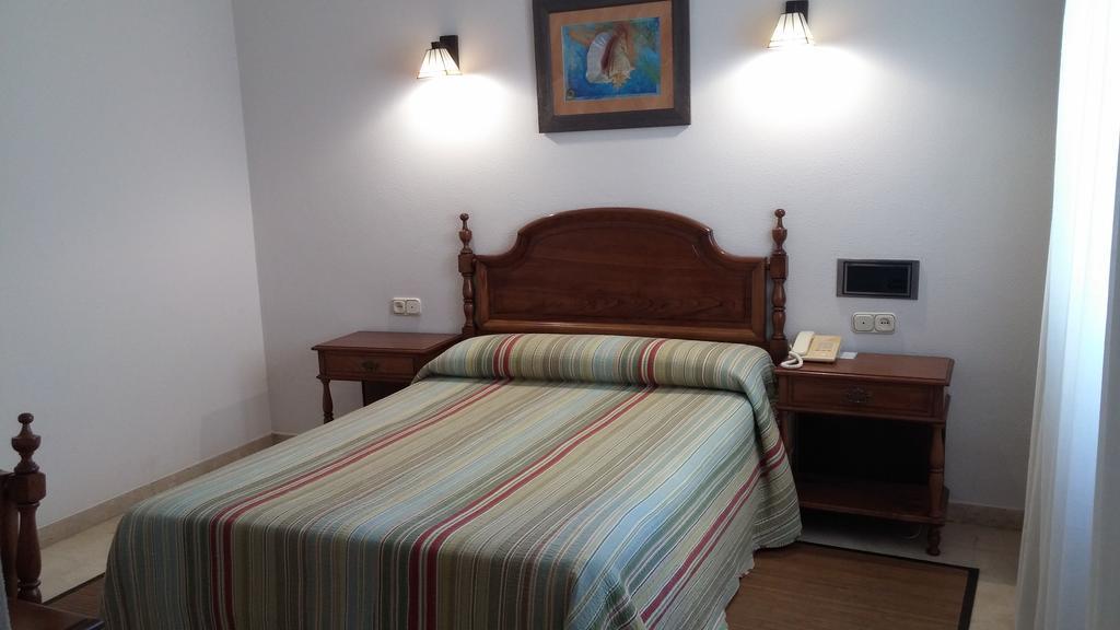 Hotel Serantes Эль-Грове Экстерьер фото