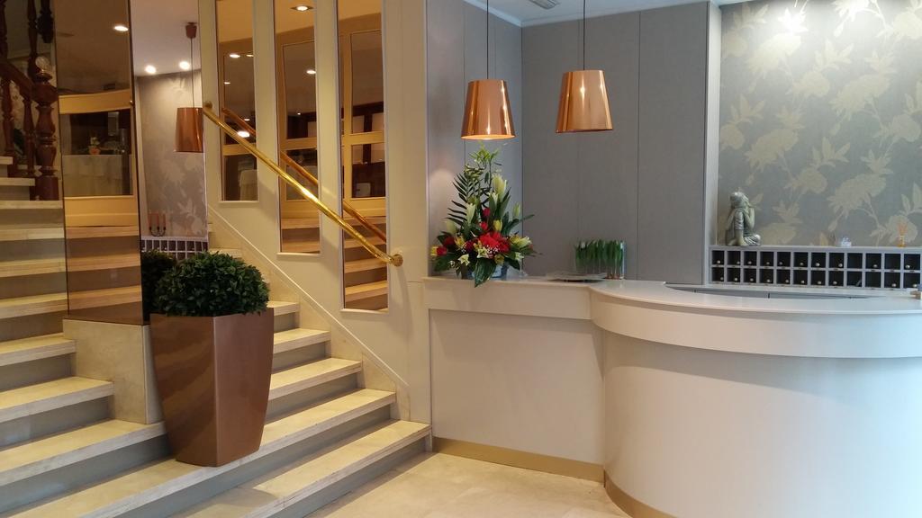 Hotel Serantes Эль-Грове Экстерьер фото