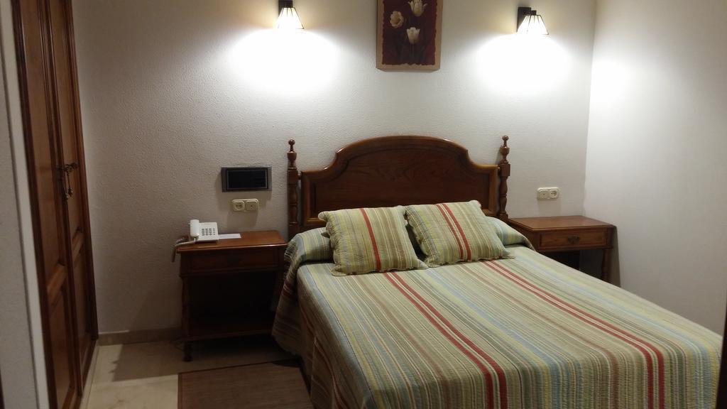 Hotel Serantes Эль-Грове Экстерьер фото